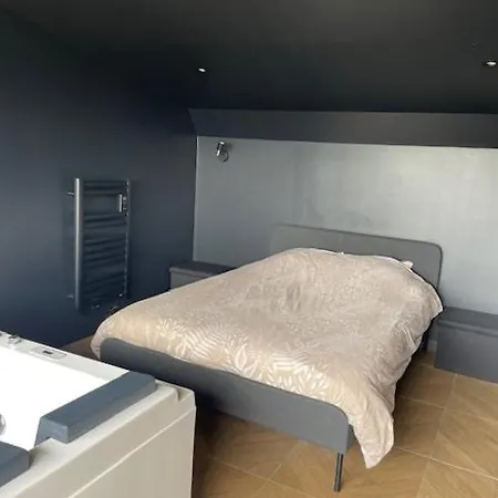 Le Petit Paradis Apartment